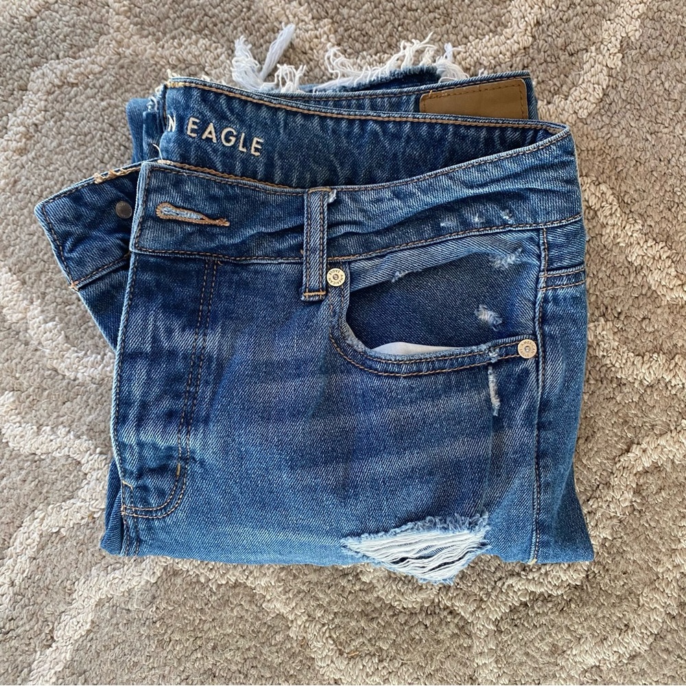 American eagle tomgirl jeans with rip design